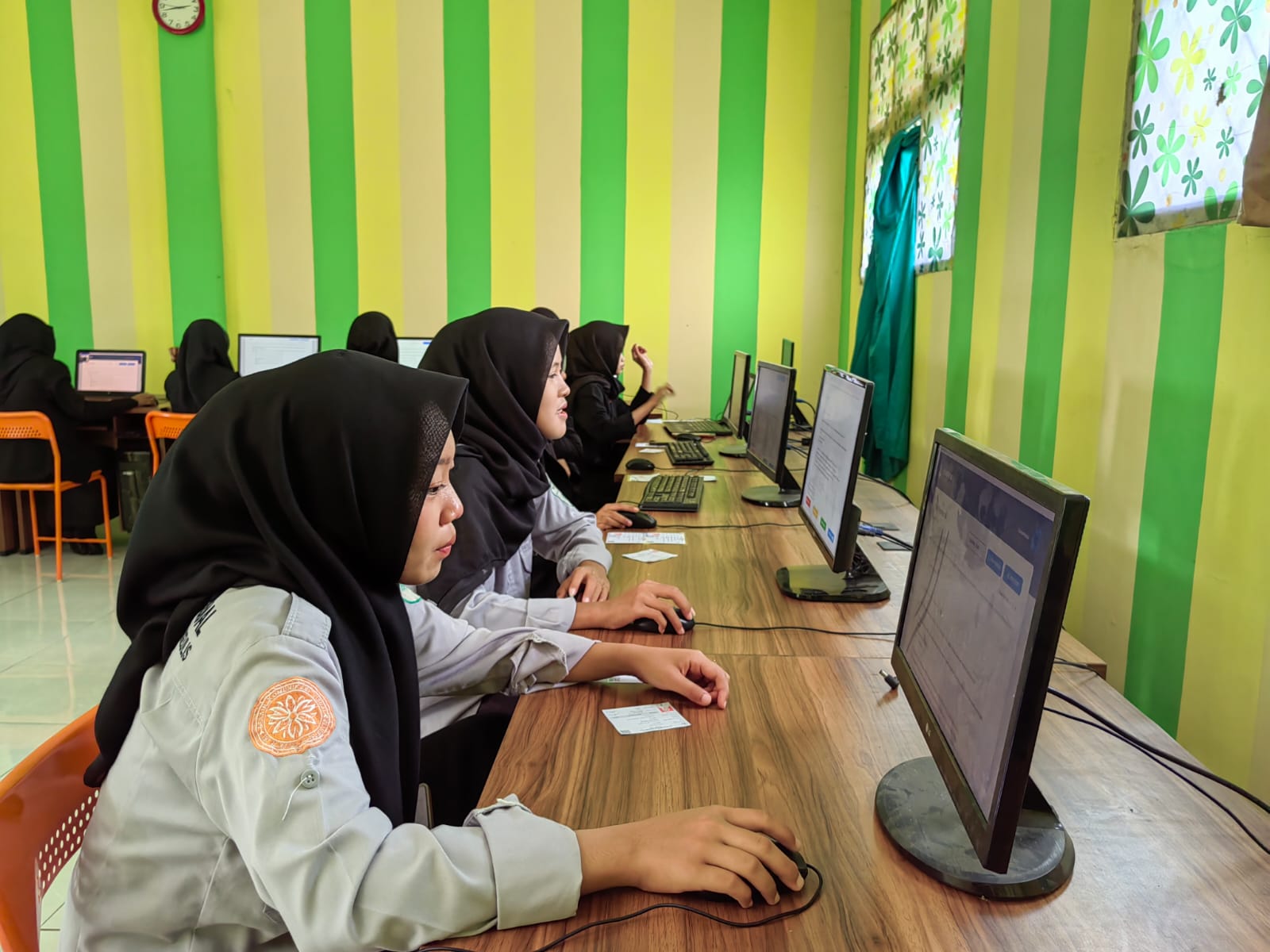 Siswa Siswi SMK Al Irsyad Al Islamiyyah Haurgeulis Mengikuti Gladi Bersih TKA 2025 Membangun Masa Depan yang Cerah